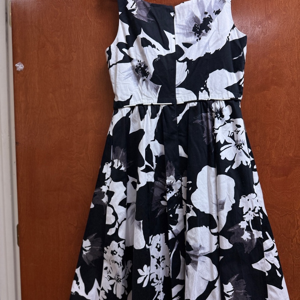 White House Black Market Monochrome Floral Dress Sz 8 - Picture 9 of 12